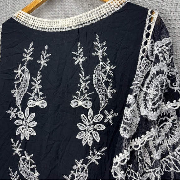 Sapphire Embroidered Crochet Women’s Floral Blouse Tunic Boho Black White Size S - Picture 8 of 9